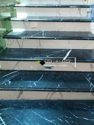 mẫu cầu thang đá đen tia chớp