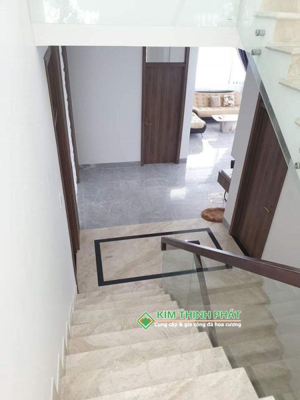 Đá Marble Kem Hoàng Gia (Daina Beige) ốp cầu thang