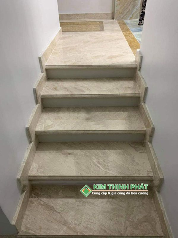 Đá Marble Kem Hoàng Gia (Daina Beige) ốp cầu thang