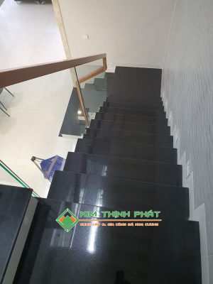 đá đen ấn độ ốp bậc cầu thang