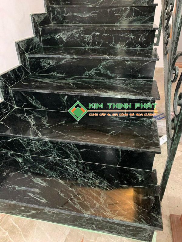 Đá Marble Xanh Tia Chớp (Xanh Mạng Nhện) ốp cầu thang