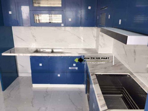 mẫu bàn bếp, bàn đá lavabo đá trắng vân mây
