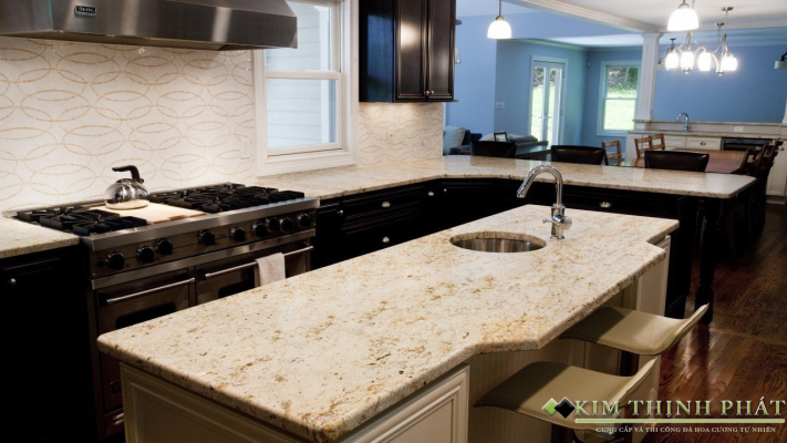 mẫu ốp bếp sang trọng với đá Granite tự nhiên