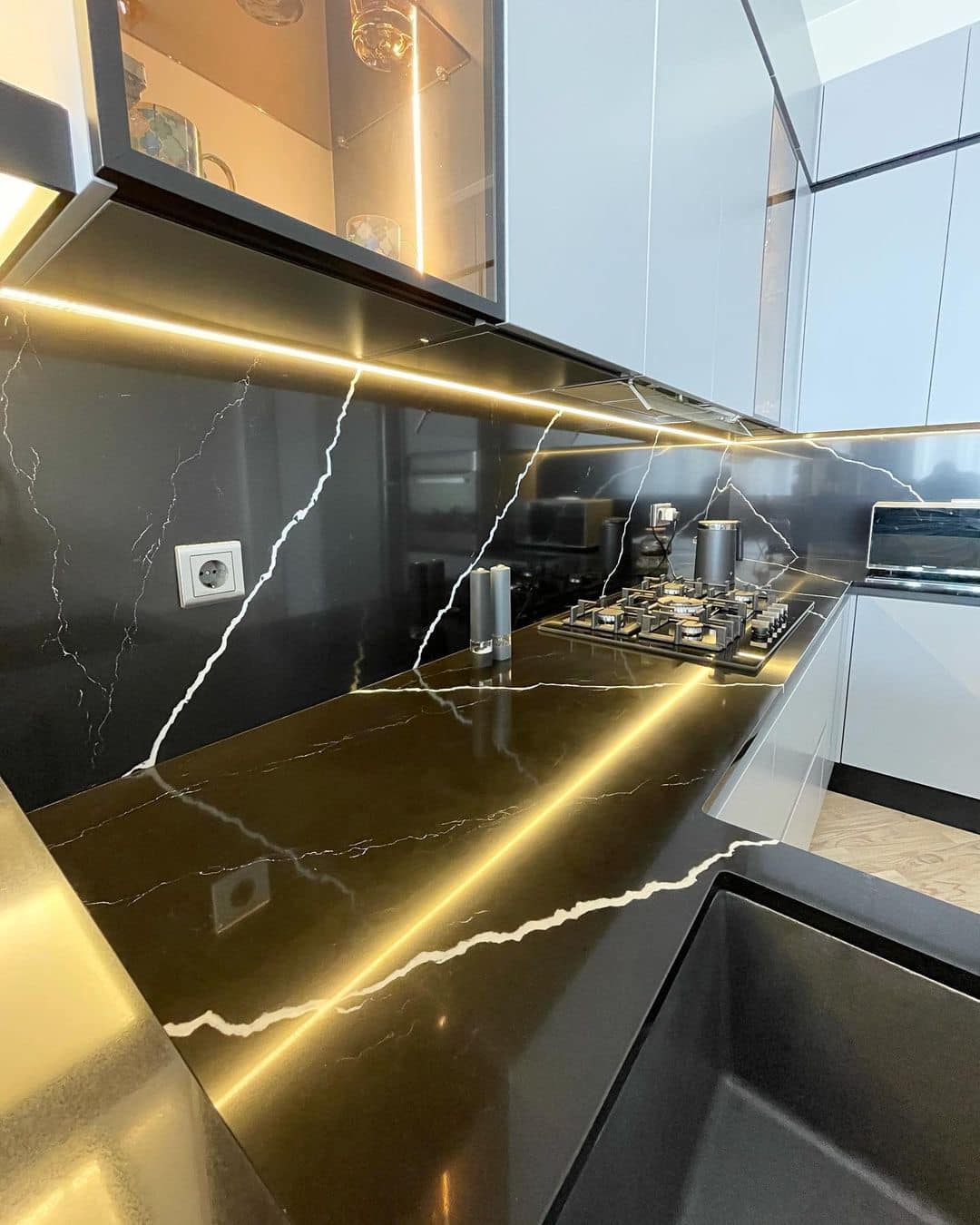 Bếp đá Vicostone Nero Marquina BQ8740